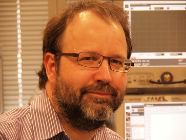 Professor Arthur Lowery in the Monash Electro-Photonics Laboratory